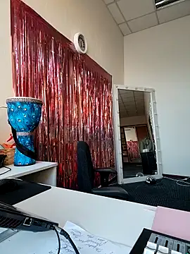 Juicy PeachLux online show from 11.20.25