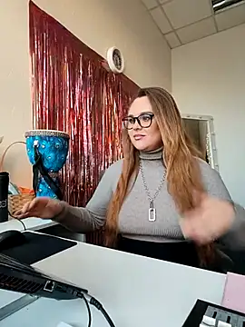 Juicy PeachLux online show from 11.26.25