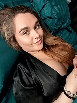 Juicy PeachLux online show from 01.12.26