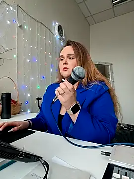 Juicy PeachLux online show from 04.25.26