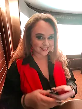Juicy PeachLux online show from 04.25.26