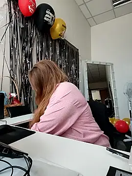 Juicy PeachLux online show from 06.04.26