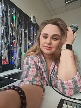 Juicy PeachLux online show from 06.10.26