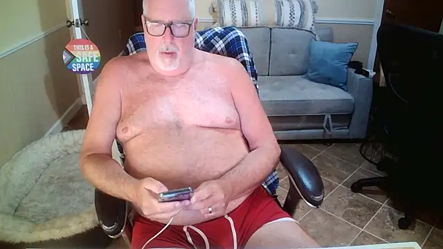 Snapshot of superbearboss chatting on 05.31.26 superbearboss online show from 05.31.26