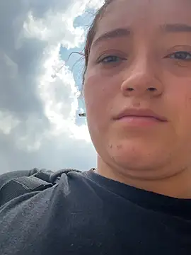 Karina Leon online show from 02.06.26