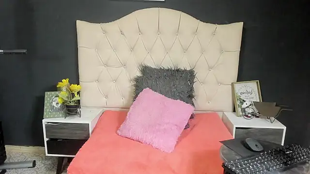 Alexa Bravva online show from 03.15.25