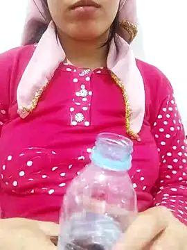 Snapshot of saraaxx1 chatting on 03.05.25 saraaxx1 online show from 03.05.25