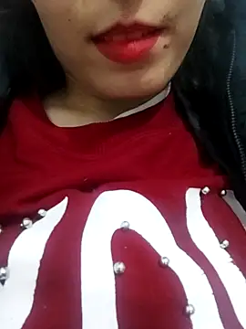 Snapshot of saraaxx1 chatting on 03.10.25 saraaxx1 online show from 03.10.25