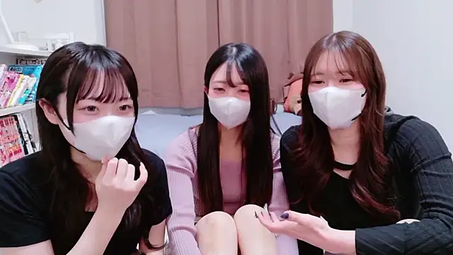 Snapshot of Rodrigues_Lucas chatting on 11.26.25 Rodrigues Lucas online show from 11.26.25