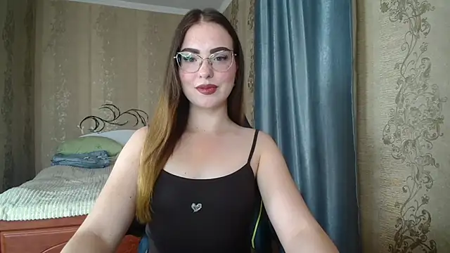Snapshot of Leila_Kissyu chatting on 06.19.26 Leila Kissyu online show from 06.19.26