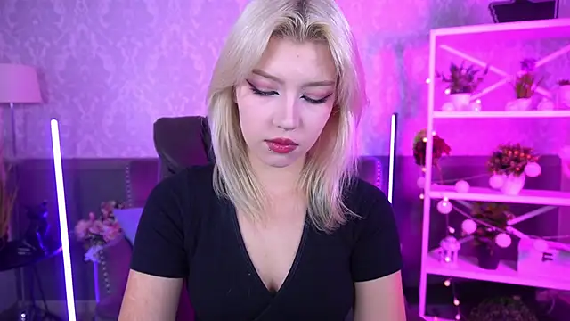 SelenaIris online show from 09.15.25