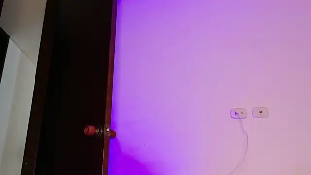 isahilton1 online show from 09.08.25