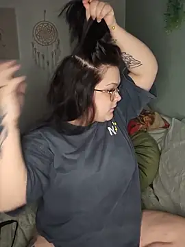 Snapshot of Saucy-Serenity chatting on 05.17.26 Saucy-Serenity online show from 05.17.26