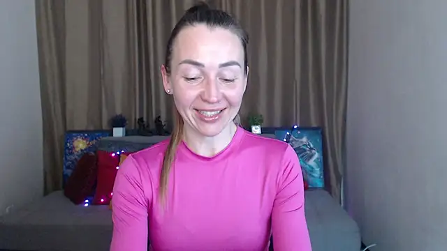 Snapshot of Kiss_julli88I chatting on 03.08.25 Kiss julli88I online show from 03.08.25