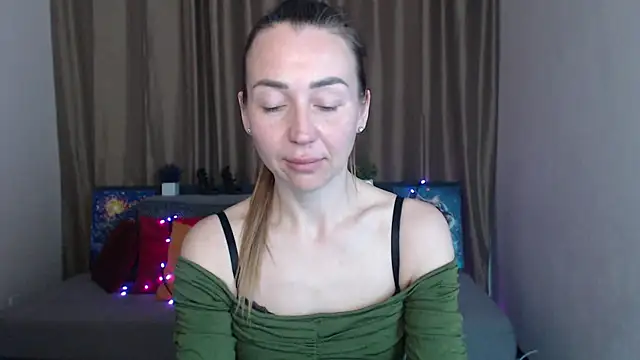 Snapshot of Kiss_julli88I chatting on 03.08.25 Kiss julli88I online show from 03.08.25