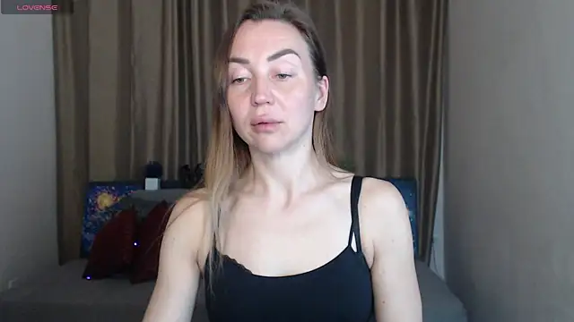 Snapshot of Kiss_julli88I chatting on 03.17.25 Kiss julli88I online show from 03.17.25