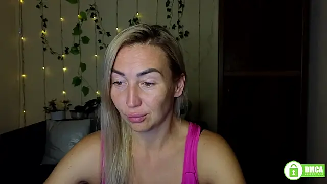 Snapshot of Kiss_julli88I chatting on 09.11.25 Kiss julli88I online show from 09.11.25