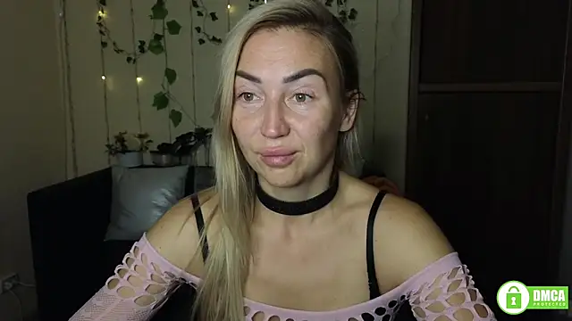 Snapshot of Kiss_julli88I chatting on 09.12.25 Kiss julli88I online show from 09.12.25