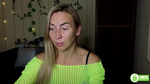 Snapshot of Kiss_julli88I chatting on 09.14.25 Kiss julli88I online show from 09.14.25