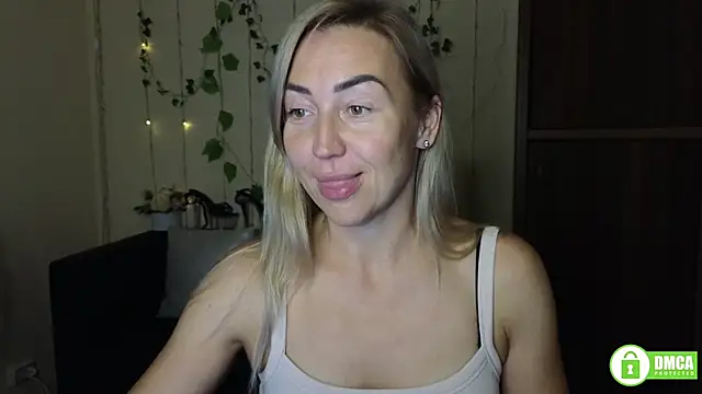 Snapshot of Kiss_julli88I chatting on 09.18.25 Kiss julli88I online show from 09.18.25