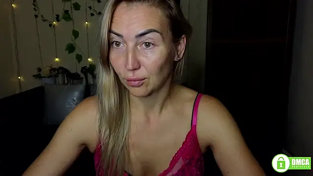 Snapshot of Kiss_julli88I chatting on 09.19.25 Kiss julli88I online show from 09.19.25