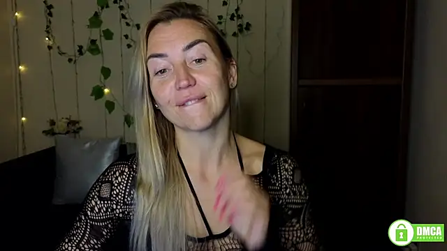 Snapshot of Kiss_julli88I chatting on 09.28.25 Kiss julli88I online show from 09.28.25