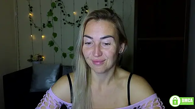 Snapshot of Kiss_julli88I chatting on 09.29.25 Kiss julli88I online show from 09.29.25