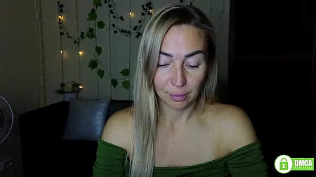 Snapshot of Kiss_julli88I chatting on 10.03.25 Kiss julli88I online show from 10.03.25