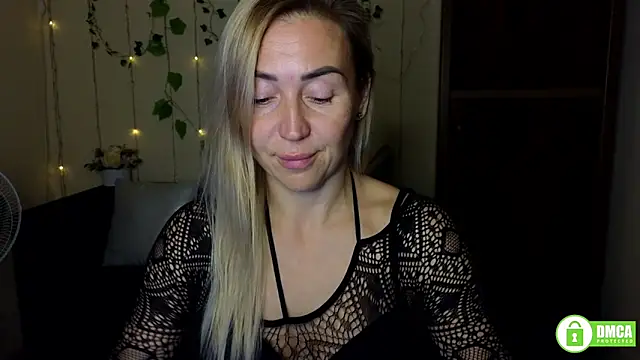 Snapshot of Kiss_julli88I chatting on 10.04.25 Kiss julli88I online show from 10.04.25