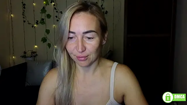 Snapshot of Kiss_julli88I chatting on 10.05.25 Kiss julli88I online show from 10.05.25