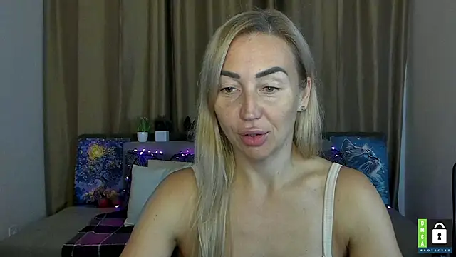 Snapshot of Kiss_julli88I chatting on 10.08.25 Kiss julli88I online show from 10.08.25