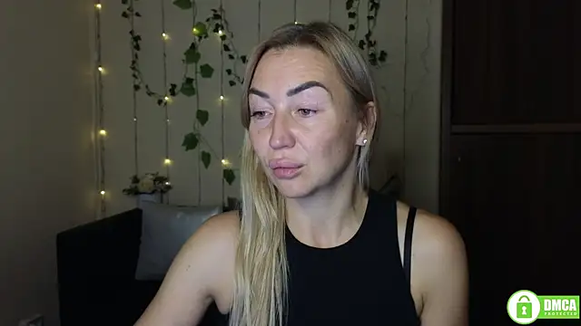 Snapshot of Kiss_julli88I chatting on 10.10.25 Kiss julli88I online show from 10.10.25