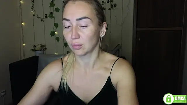 Snapshot of Kiss_julli88I chatting on 10.11.25 Kiss julli88I online show from 10.11.25