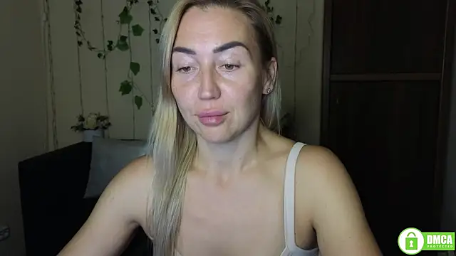 Snapshot of Kiss_julli88I chatting on 10.12.25 Kiss julli88I online show from 10.12.25