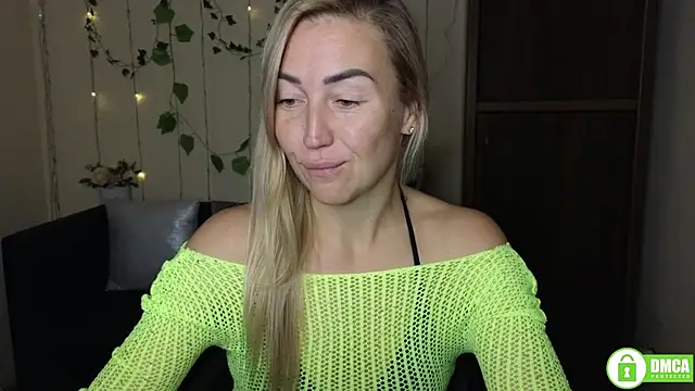 Snapshot of Kiss_julli88I chatting on 10.14.25 Kiss julli88I online show from 10.14.25