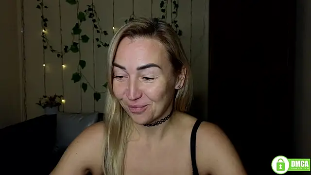 Snapshot of Kiss_julli88I chatting on 10.19.25 Kiss julli88I online show from 10.19.25