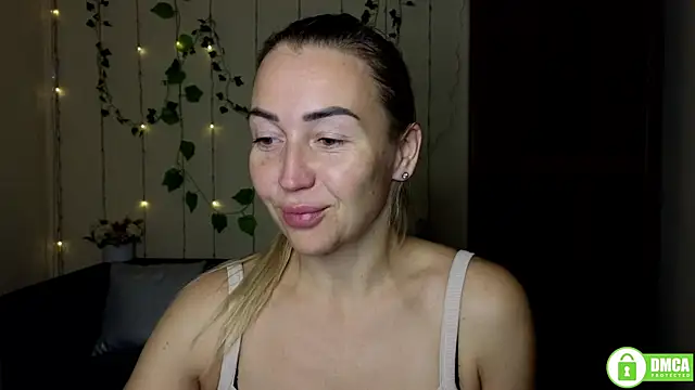 Snapshot of Kiss_julli88I chatting on 10.20.25 Kiss julli88I online show from 10.20.25