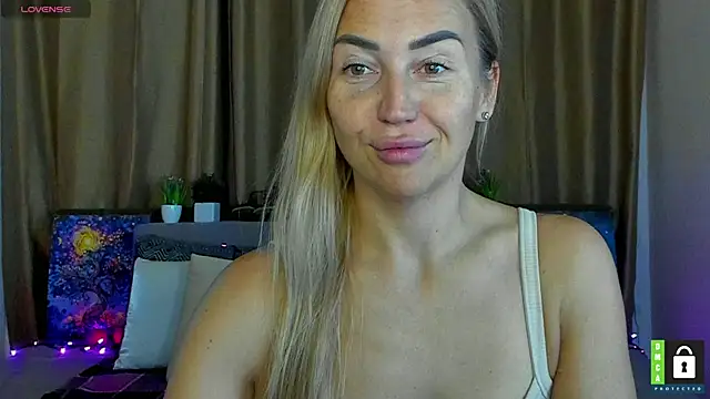 Snapshot of Kiss_julli88I chatting on 10.22.25 Kiss julli88I online show from 10.22.25