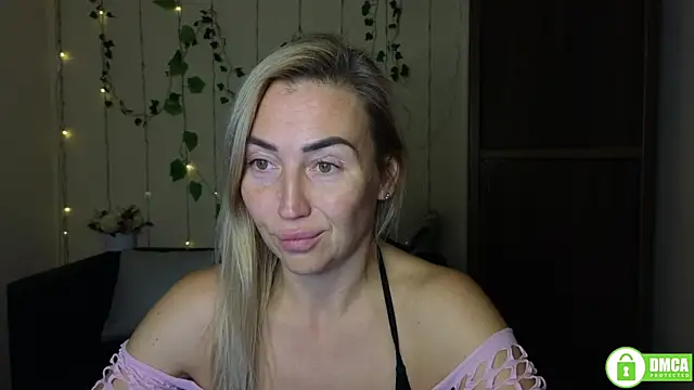 Snapshot of Kiss_julli88I chatting on 10.23.25 Kiss julli88I online show from 10.23.25