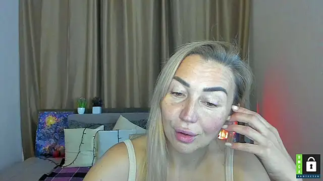 Snapshot of Kiss_julli88I chatting on 11.08.25 Kiss julli88I online show from 11.08.25