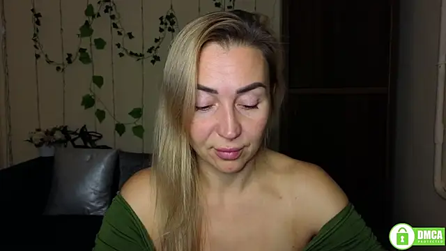 Snapshot of Kiss_julli88I chatting on 11.11.25 Kiss julli88I online show from 11.11.25