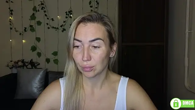 Snapshot of Kiss_julli88I chatting on 11.12.25 Kiss julli88I online show from 11.12.25