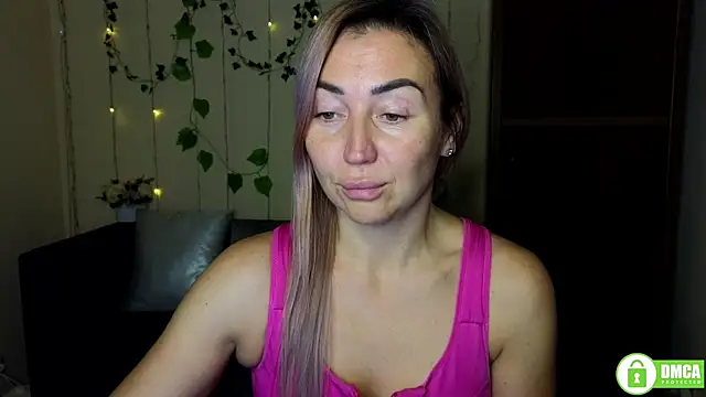 Snapshot of Kiss_julli88I chatting on 11.17.25 Kiss julli88I online show from 11.17.25