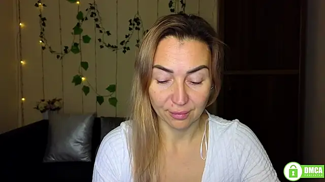 Snapshot of Kiss_julli88I chatting on 11.29.25 Kiss julli88I online show from 11.29.25