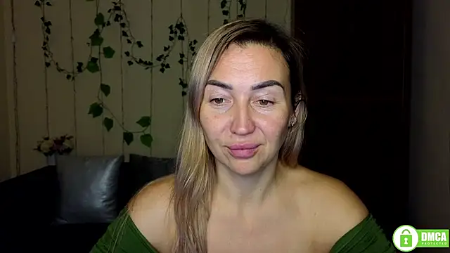 Snapshot of Kiss_julli88I chatting on 12.02.25 Kiss julli88I online show from 12.02.25