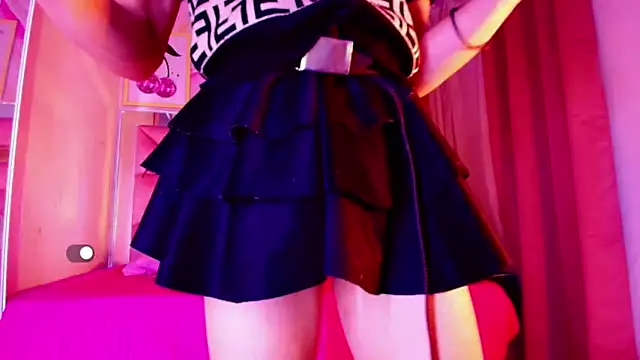 Small Hot19 online show from 04.25.26