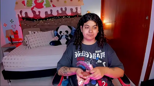 Snapshot of _Lilly_miller chatting on 12.14.25 Lilly miller online show from 12.14.25