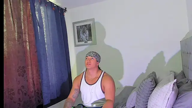 Snapshot of boys_blackandwhite chatting on 11.30.25 boys blackandwhite online show from 11.30.25