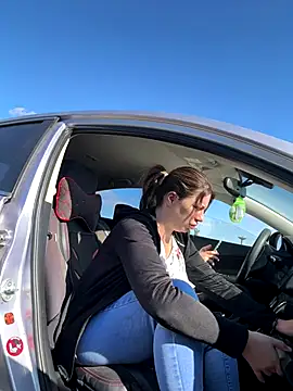 Snapshot of Alicedream5 chatting on 10.19.25 Alicedream5 online show from 10.19.25