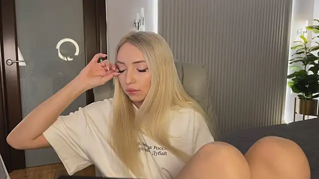 Snapshot of OhMyEmma chatting on 02.05.26 OhMyEmma online show from 02.05.26